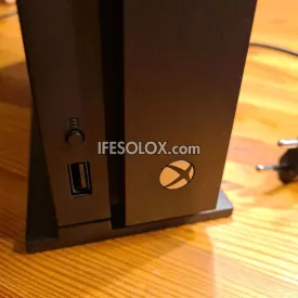 Microsoft XBOX ONE X 1TB Game Console Complete Set with 2 Wireless Controller with 10 Games - Foreign Used